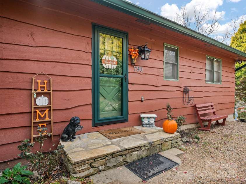 790 Country Club Drive, Canton, NC 28716.  MLS# CAR4324619, YatesRealty ID 848. 