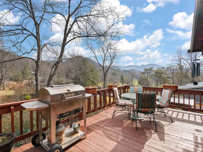 790 Country Club Drive, Canton, NC 28716.  MLS# CAR4324619, YatesRealty ID 848. 