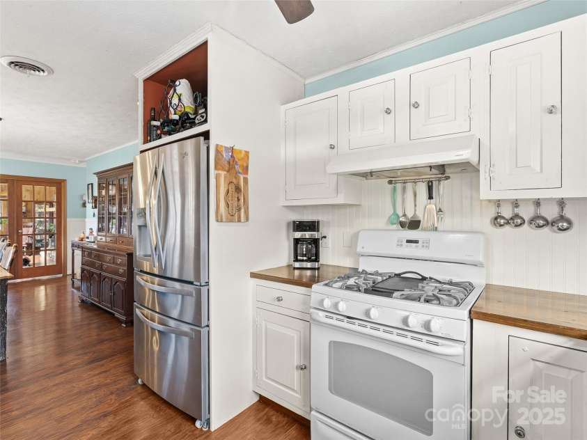 790 Country Club Drive, Canton, NC 28716.  MLS# CAR4324619, YatesRealty ID 848. 