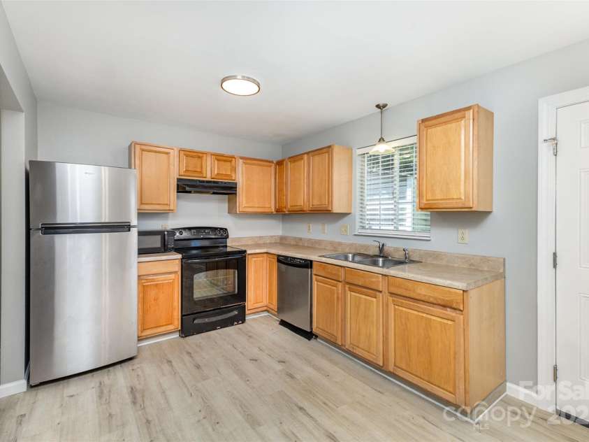 7507 Holly Grove Court, Charlotte, NC 28227.  MLS# CAR4246901, YatesRealty ID 8480. Kitchen