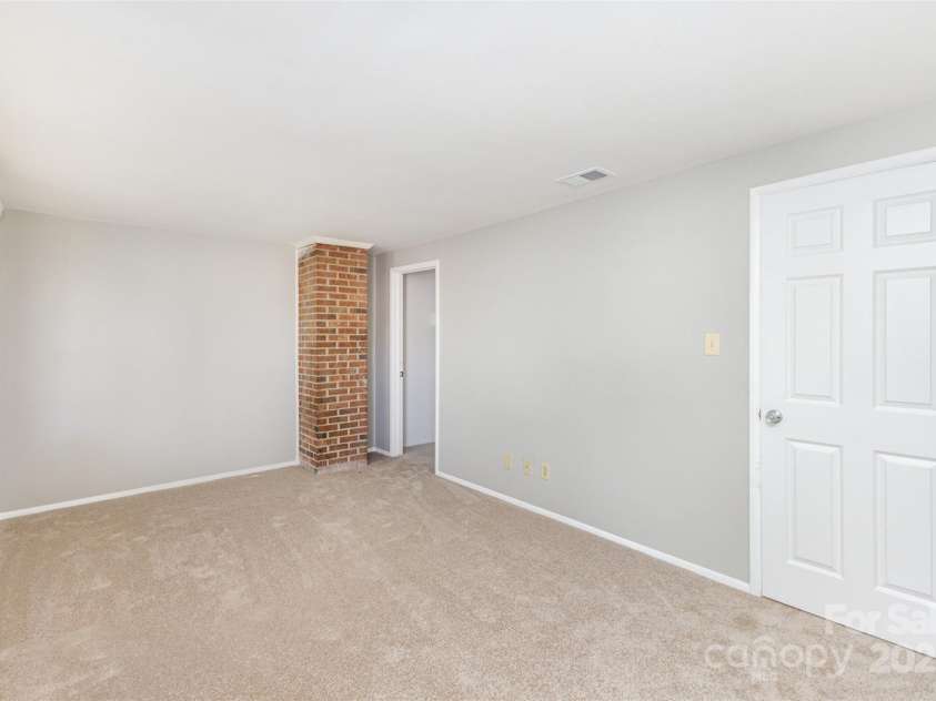 7507 Holly Grove Court, Charlotte, NC 28227.  MLS# CAR4246901, YatesRealty ID 8480. Primary Bedroom with Walk-in Closet