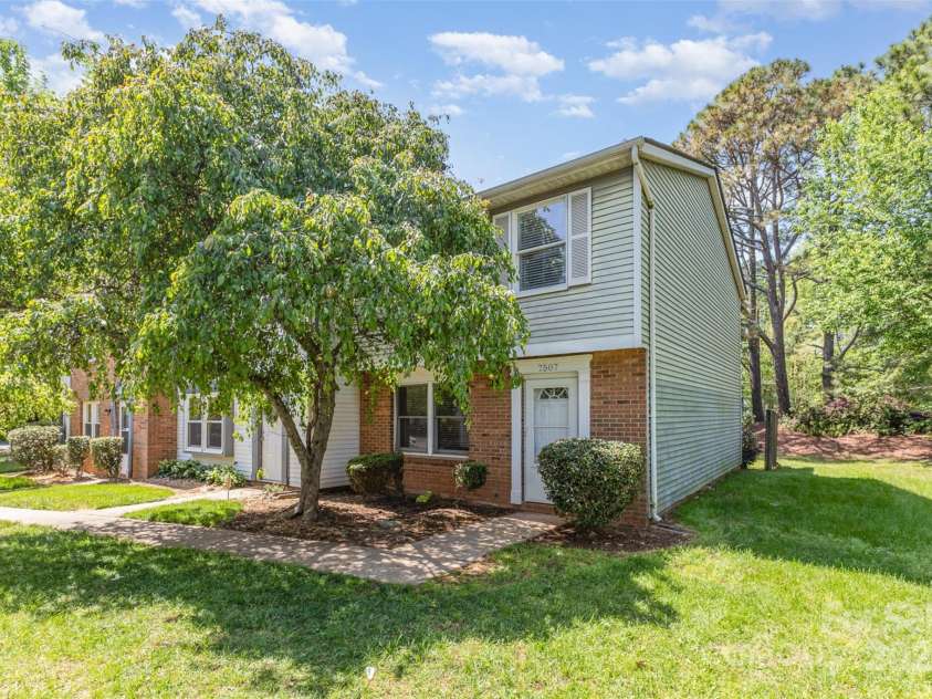 7507 Holly Grove Court, Charlotte, NC 28227.  MLS# CAR4246901, YatesRealty ID 8480. Welcome Home!