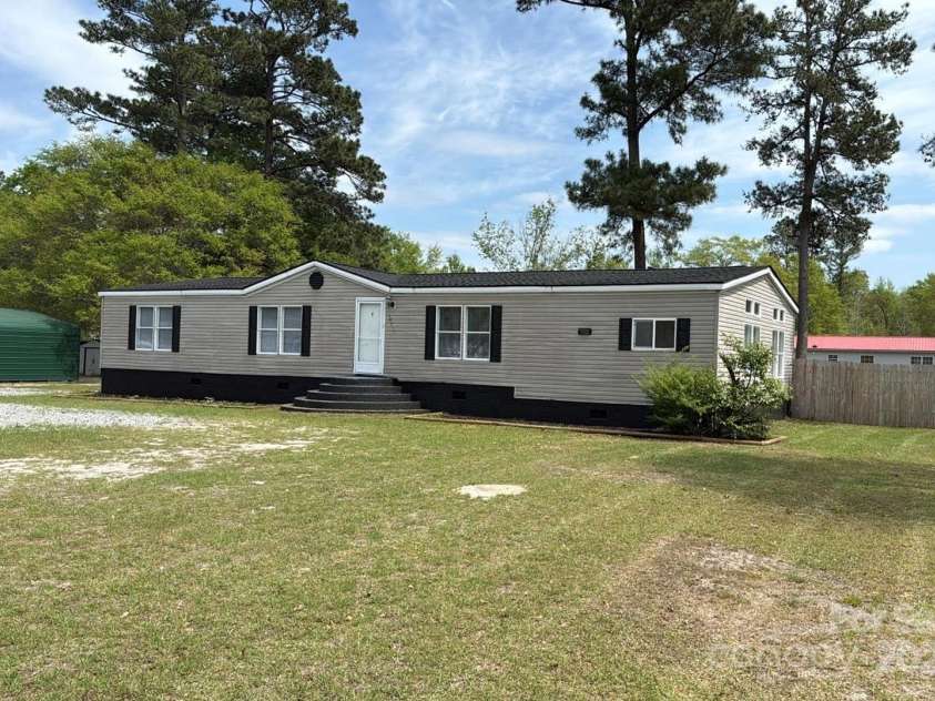 16781 Sanders Circle, Laurinburg, NC 28352.  MLS# CAR4209303, YatesRealty ID 8481. 