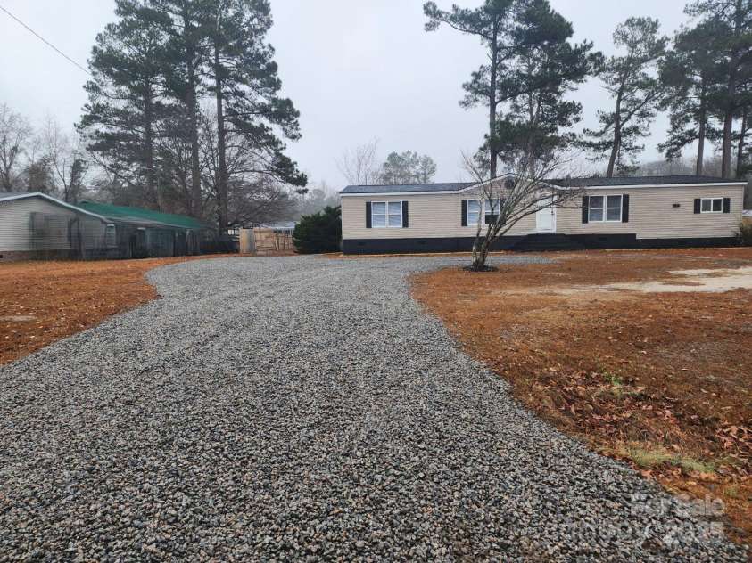 16781 Sanders Circle, Laurinburg, NC 28352.  MLS# CAR4209303, YatesRealty ID 8481. 