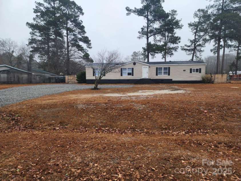 16781 Sanders Circle, Laurinburg, NC 28352.  MLS# CAR4209303, YatesRealty ID 8481. 
