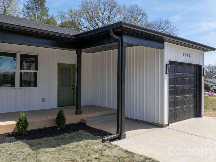 1141 & 1143 12th Street Drive, Hickory, NC 28602.  MLS# CAR4351298, YatesRealty ID 8482. 