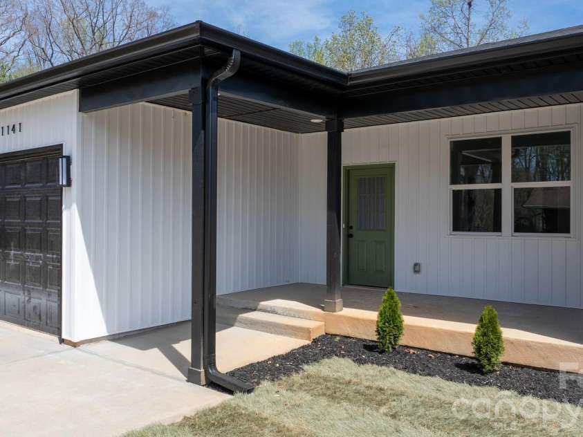 1141 & 1143 12th Street Drive, Hickory, NC 28602.  MLS# CAR4351298, YatesRealty ID 8482. 