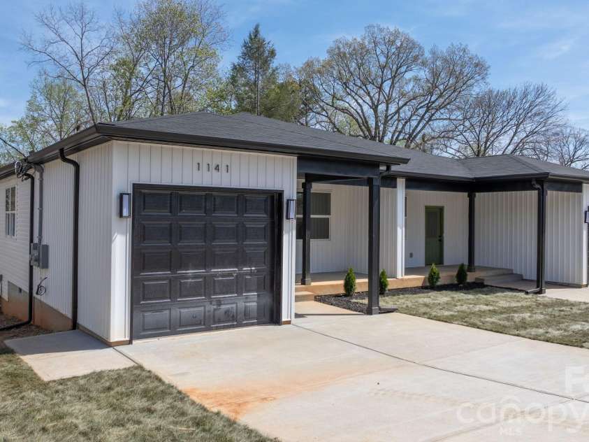 1141 & 1143 12th Street Drive, Hickory, NC 28602.  MLS# CAR4351298, YatesRealty ID 8482. 