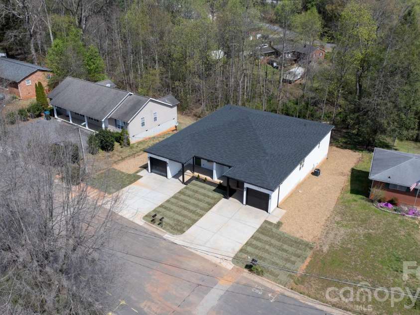 1141 & 1143 12th Street Drive, Hickory, NC 28602.  MLS# CAR4351298, YatesRealty ID 8482. 