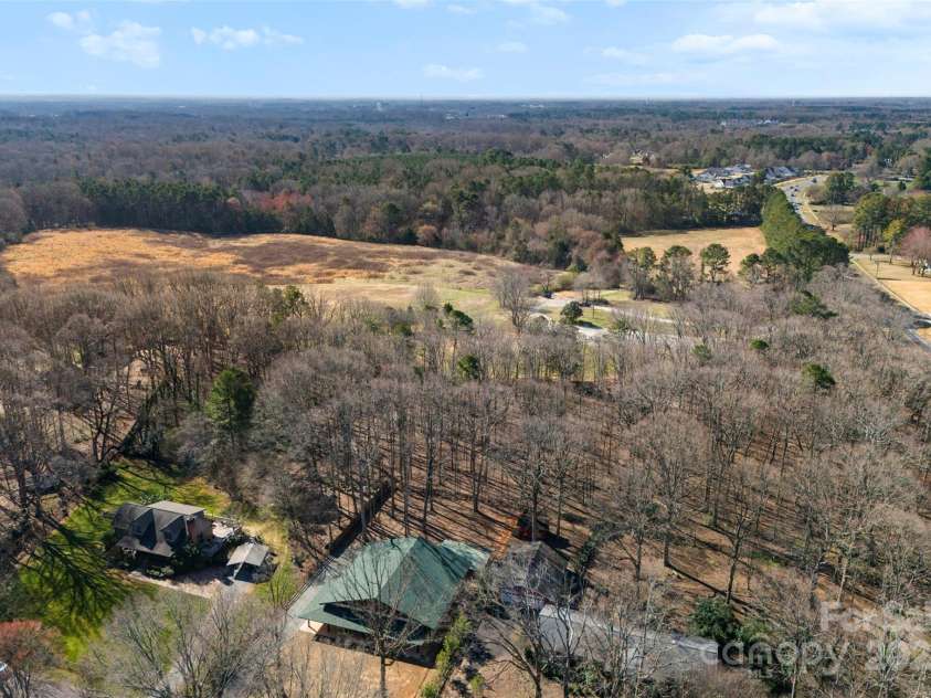 13124 Lemmond Drive, Matthews, NC 28105.  MLS# CAR4228308, YatesRealty ID 8482. 2 car garage