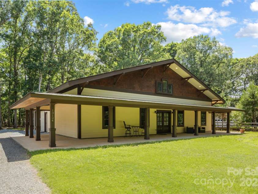 13124 Lemmond Drive, Matthews, NC 28105.  MLS# CAR4228308, YatesRealty ID 8482. 
