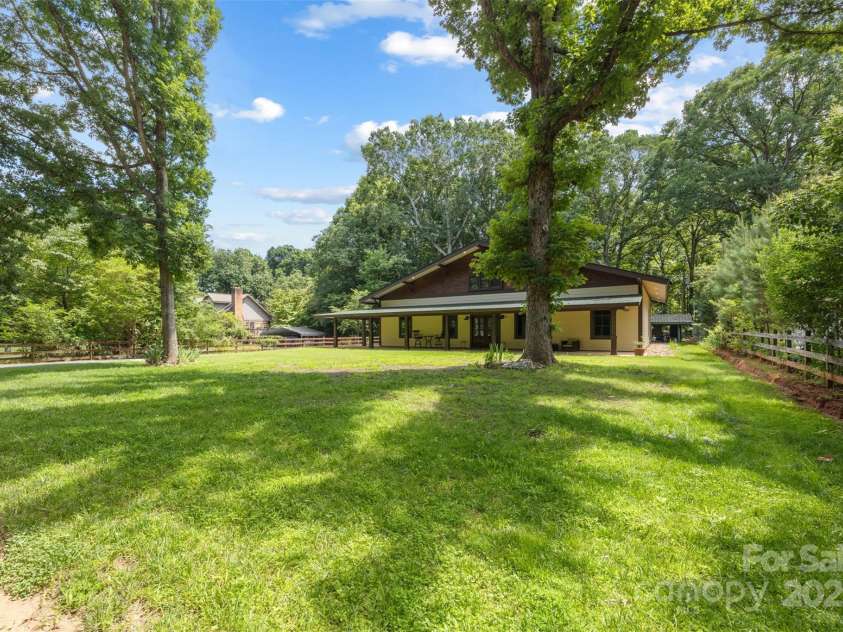 13124 Lemmond Drive, Matthews, NC 28105.  MLS# CAR4228308, YatesRealty ID 8482. 