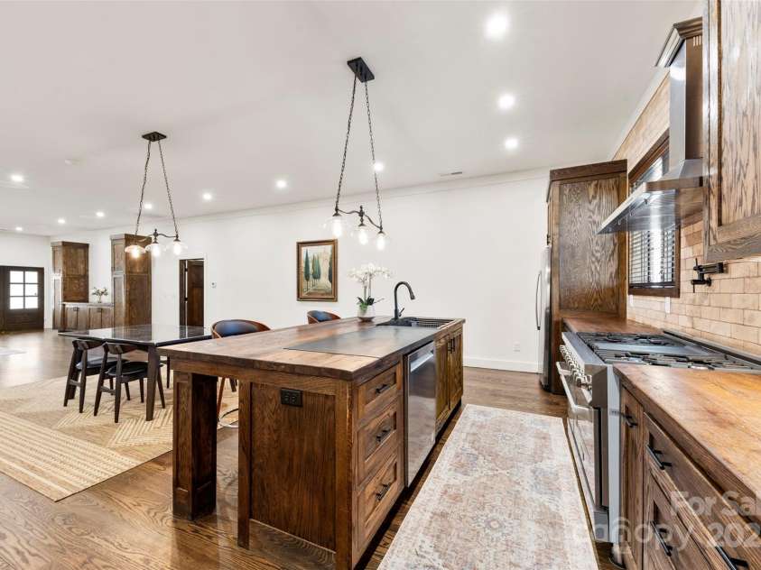 13124 Lemmond Drive, Matthews, NC 28105.  MLS# CAR4228308, YatesRealty ID 8482. 