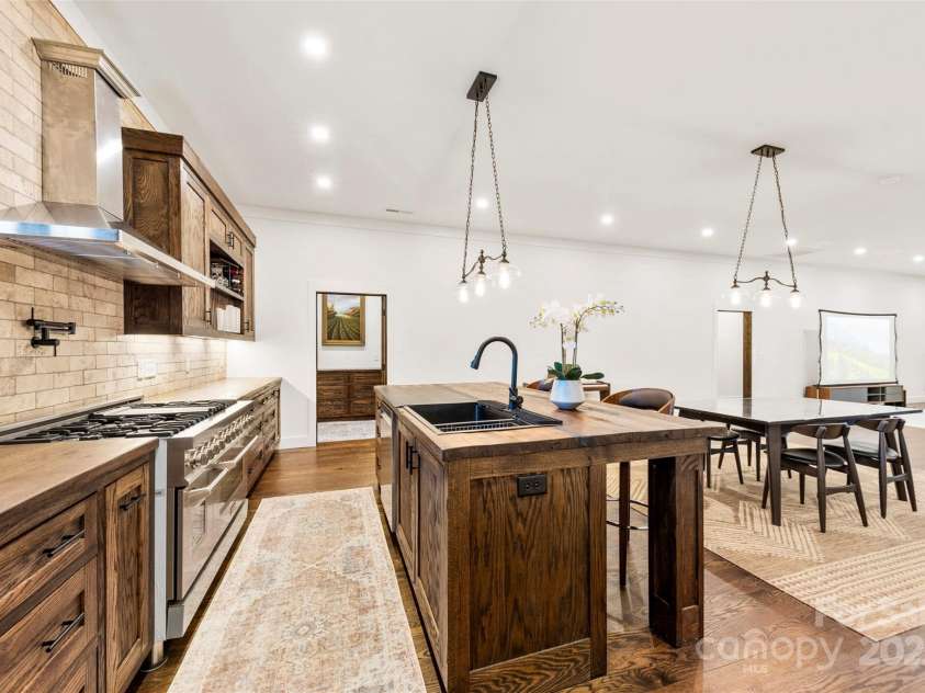 13124 Lemmond Drive, Matthews, NC 28105.  MLS# CAR4228308, YatesRealty ID 8482. 