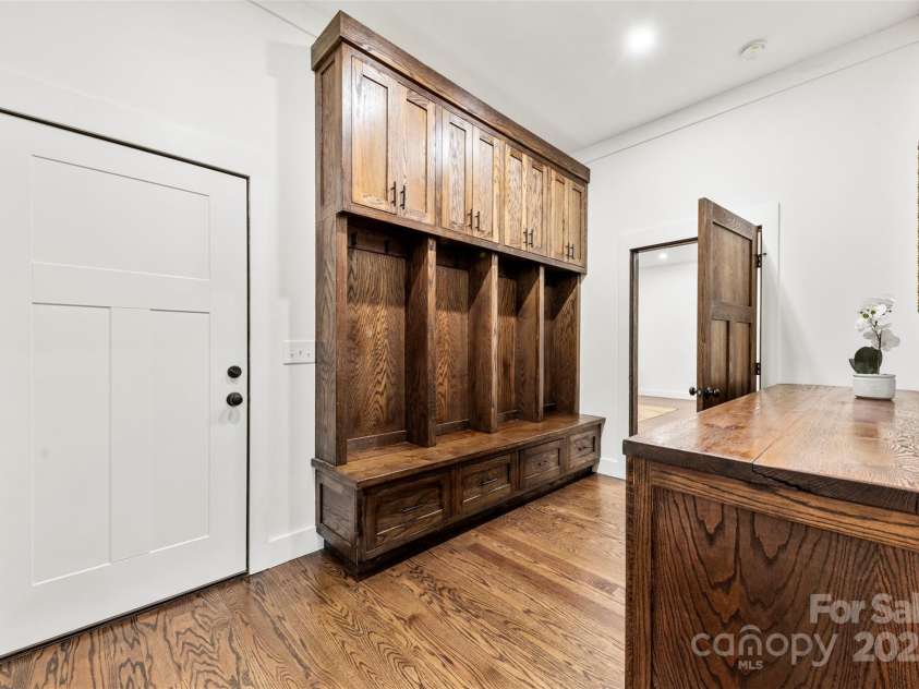 13124 Lemmond Drive, Matthews, NC 28105.  MLS# CAR4228308, YatesRealty ID 8482. Drop zone off the garage