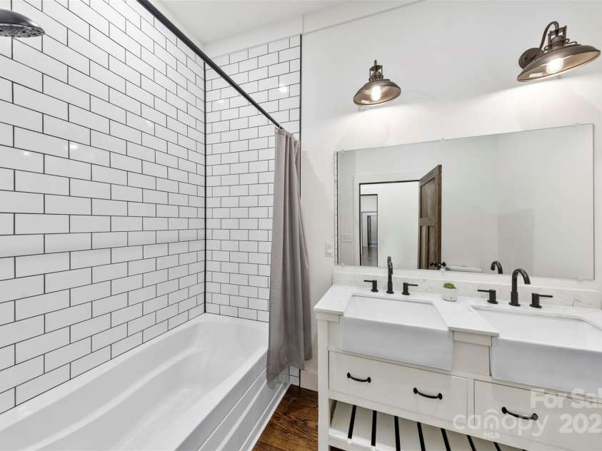 13124 Lemmond Drive, Matthews, NC 28105.  MLS# CAR4228308, YatesRealty ID 8482. Guest bathroom