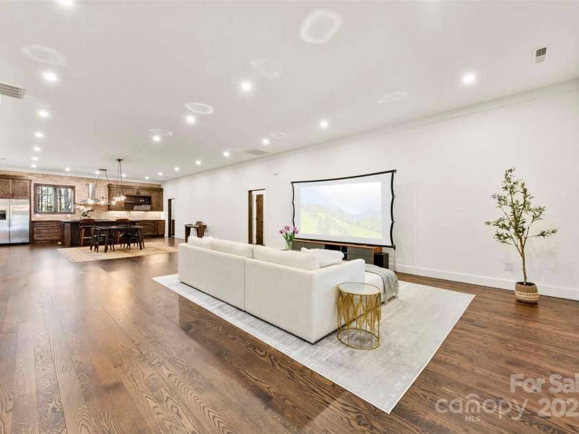 13124 Lemmond Drive, Matthews, NC 28105.  MLS# CAR4228308, YatesRealty ID 8482. Living room