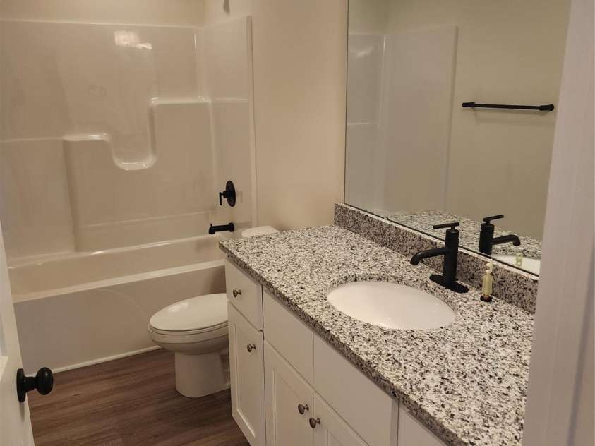 833 Arlington Avenue, Rock Hill, SC 29730.  MLS# CAR4243380, YatesRealty ID 8483. Full Guest Bathroom