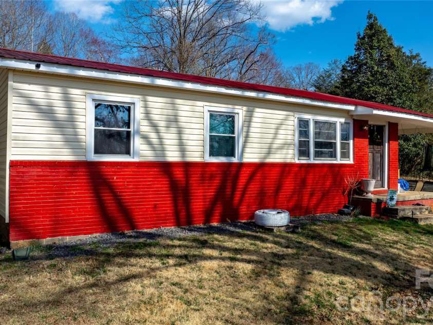 1574 Fred Watson Place, Lenoir, NC 28645.  MLS# CAR4354704, YatesRealty ID 8484. 