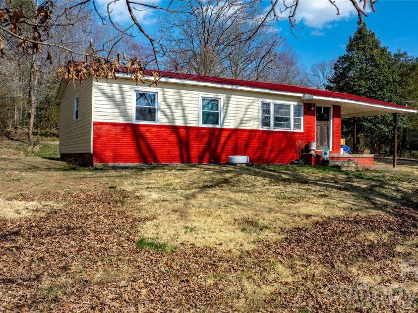 1574 Fred Watson Place, Lenoir, NC 28645.  MLS# CAR4354704, YatesRealty ID 8484. 
