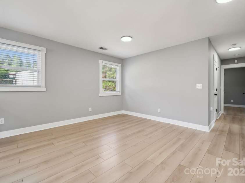 500 Dedmon Drive, Charlotte, NC 28216.  MLS# CAR4247974, YatesRealty ID 8486. Dining Area