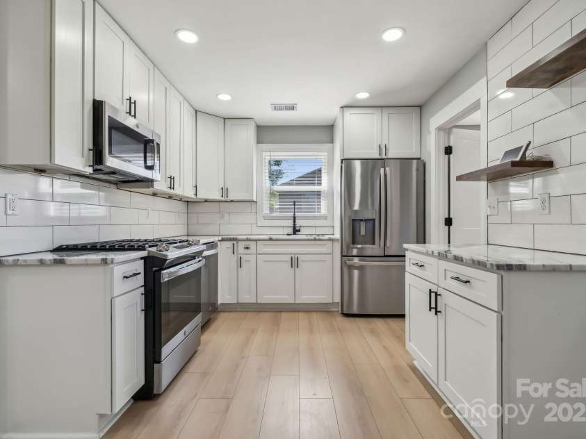 500 Dedmon Drive, Charlotte, NC 28216.  MLS# CAR4247974, YatesRealty ID 8486. Fully remodeled Kitchen w/ Stainless Steel appliances, granite countertops, and newer cabinets