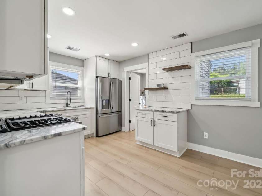 500 Dedmon Drive, Charlotte, NC 28216.  MLS# CAR4247974, YatesRealty ID 8486. Fully remodeled Kitchen w/ Stainless Steel appliances, granite countertops, and newer cabinets