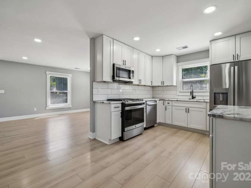 500 Dedmon Drive, Charlotte, NC 28216.  MLS# CAR4247974, YatesRealty ID 8486. Fully remodeled Kitchen w/ Stainless Steel appliances, granite countertops, and newer cabinets