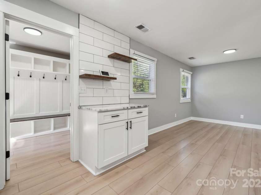 500 Dedmon Drive, Charlotte, NC 28216.  MLS# CAR4247974, YatesRealty ID 8486. Fully remodeled Kitchen w/ Stainless Steel appliances, granite countertops, and newer cabinets