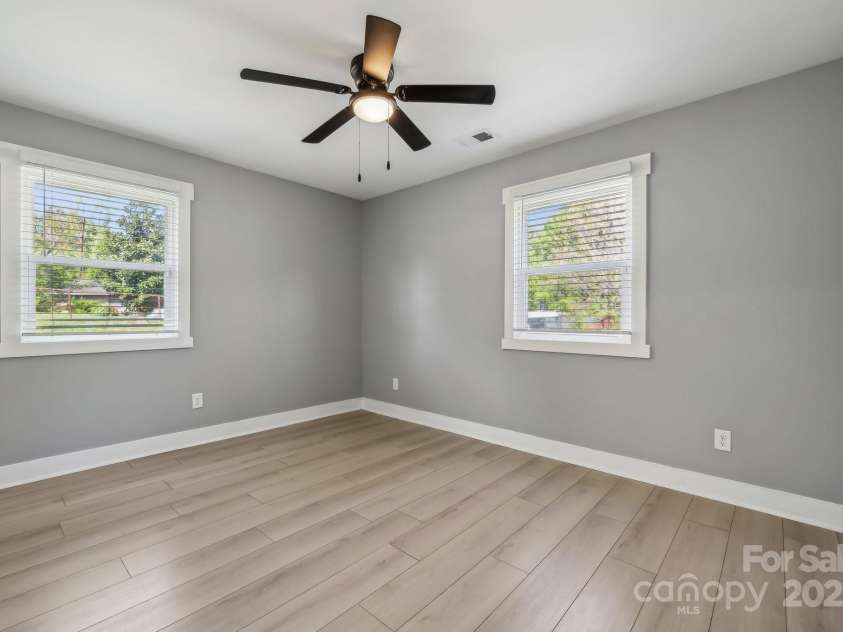 500 Dedmon Drive, Charlotte, NC 28216.  MLS# CAR4247974, YatesRealty ID 8486. Primary Bedroom