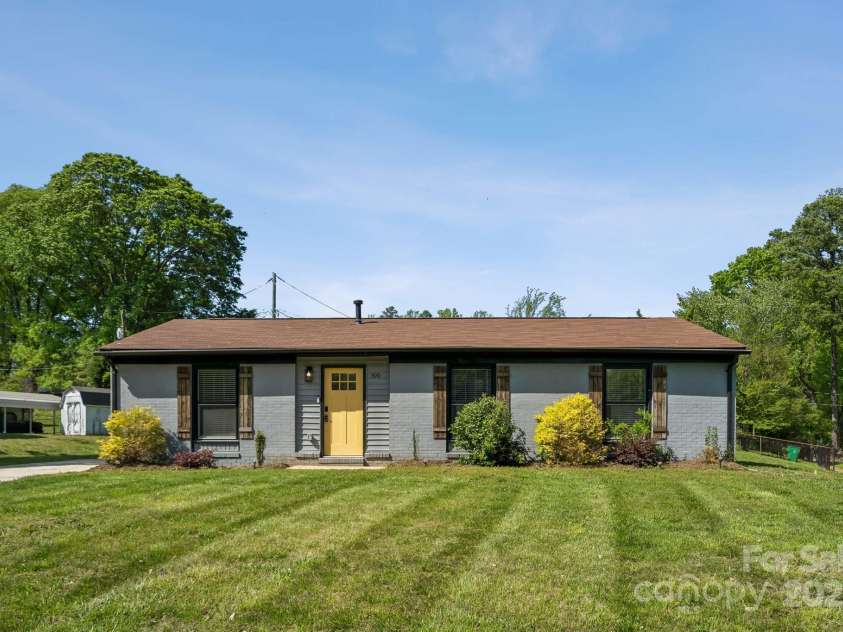 500 Dedmon Drive, Charlotte, NC 28216.  MLS# CAR4247974, YatesRealty ID 8486. Welcome!