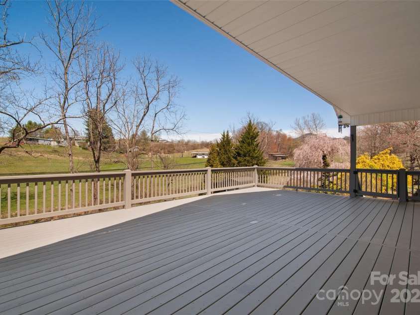 250 Bannock Drive, Clyde, NC 28721.  MLS# CAR4243245, YatesRealty ID 8487. 