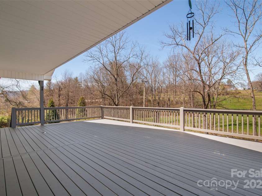 250 Bannock Drive, Clyde, NC 28721.  MLS# CAR4243245, YatesRealty ID 8487. 