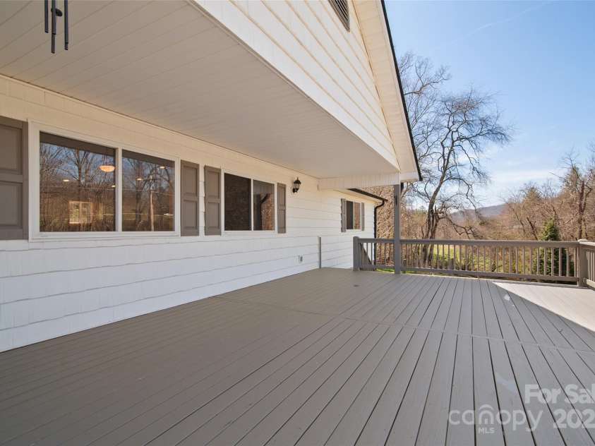 250 Bannock Drive, Clyde, NC 28721.  MLS# CAR4243245, YatesRealty ID 8487. 