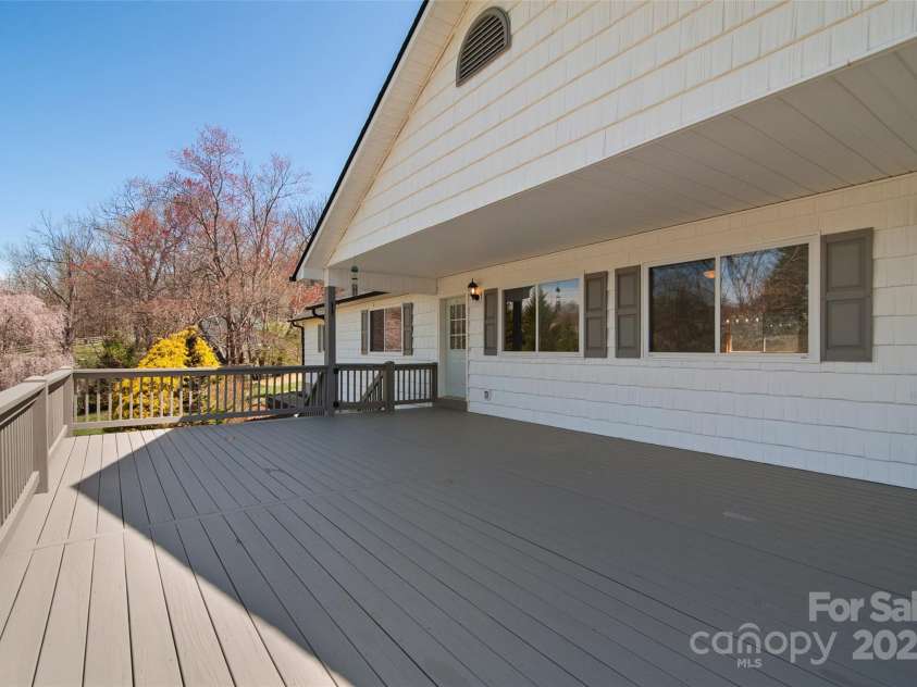 250 Bannock Drive, Clyde, NC 28721.  MLS# CAR4243245, YatesRealty ID 8487. 