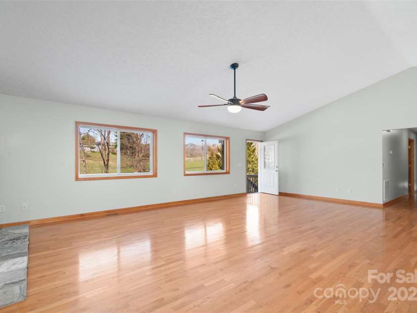 250 Bannock Drive, Clyde, NC 28721.  MLS# CAR4243245, YatesRealty ID 8487. 