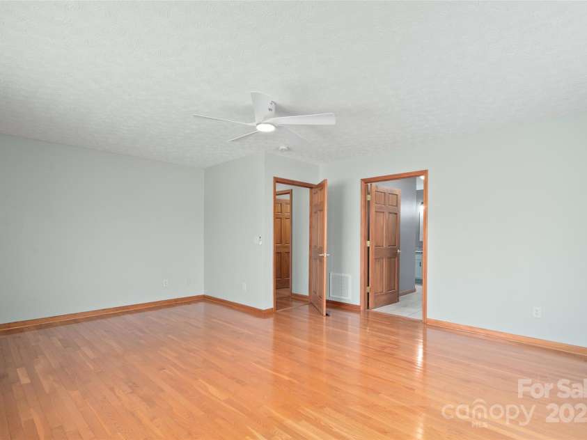 250 Bannock Drive, Clyde, NC 28721.  MLS# CAR4243245, YatesRealty ID 8487. 