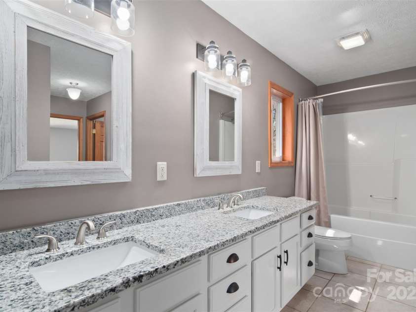 250 Bannock Drive, Clyde, NC 28721.  MLS# CAR4243245, YatesRealty ID 8487. 