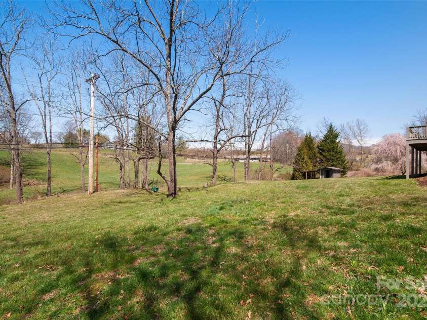 250 Bannock Drive, Clyde, NC 28721.  MLS# CAR4243245, YatesRealty ID 8487. 