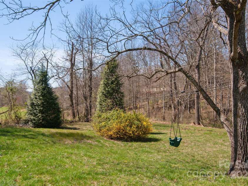 250 Bannock Drive, Clyde, NC 28721.  MLS# CAR4243245, YatesRealty ID 8487. 