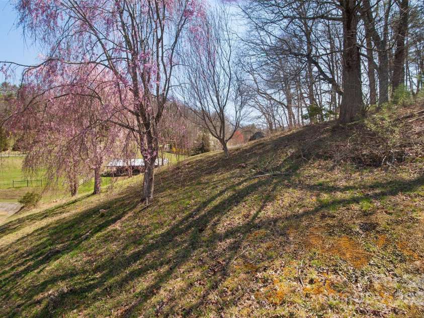 250 Bannock Drive, Clyde, NC 28721.  MLS# CAR4243245, YatesRealty ID 8487. 