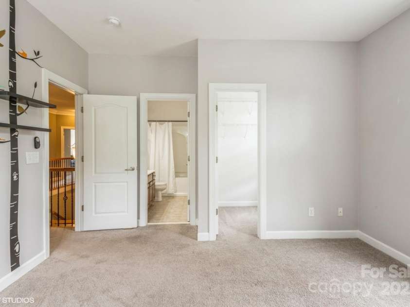 10012 Royal Colony Drive, Waxhaw, NC 28173.  MLS# CAR4250222, YatesRealty ID 8489. 3rd bedroom with walk in closet and bath