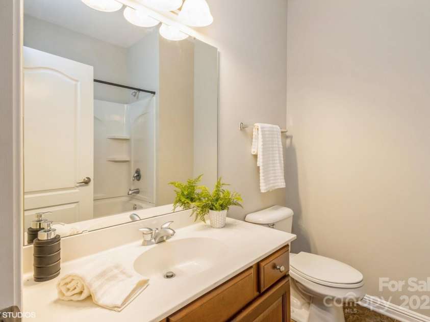 10012 Royal Colony Drive, Waxhaw, NC 28173.  MLS# CAR4250222, YatesRealty ID 8489. 