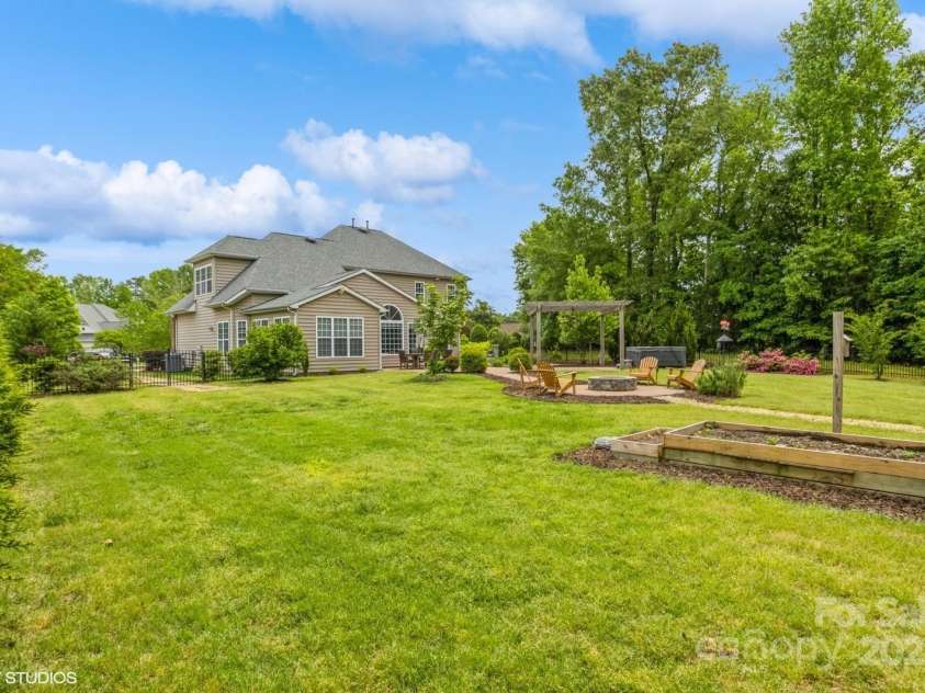 10012 Royal Colony Drive, Waxhaw, NC 28173.  MLS# CAR4250222, YatesRealty ID 8489. 