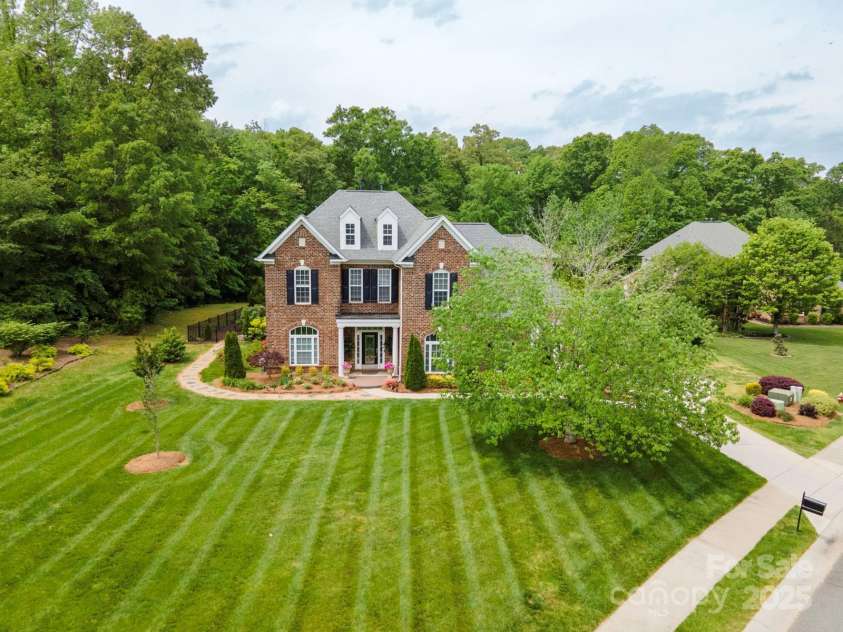 10012 Royal Colony Drive, Waxhaw, NC 28173.  MLS# CAR4250222, YatesRealty ID 8489. 