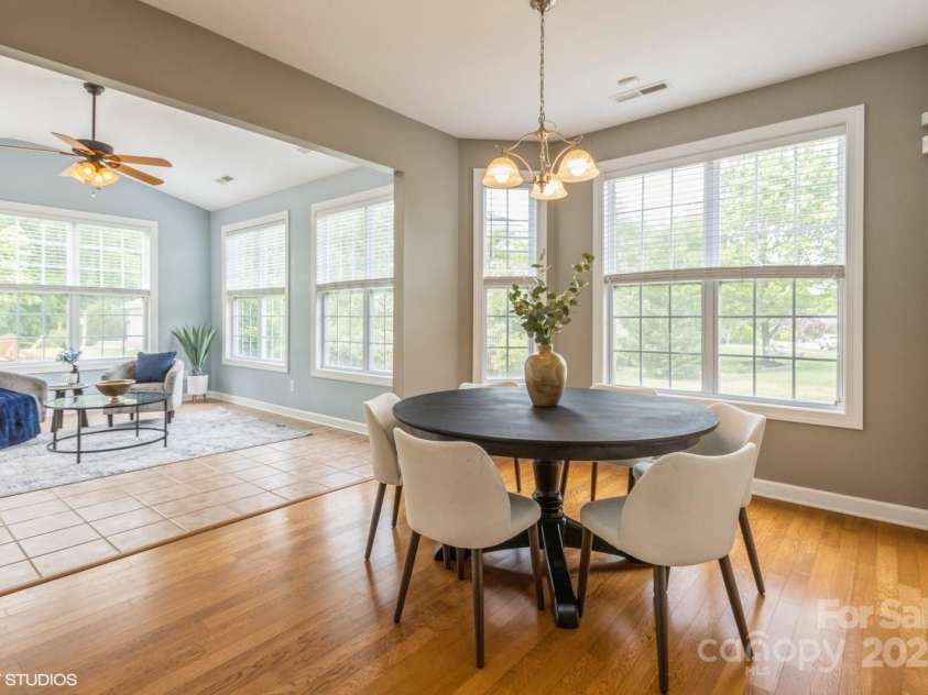 10012 Royal Colony Drive, Waxhaw, NC 28173.  MLS# CAR4250222, YatesRealty ID 8489. Breakfast area and sunroom with tons of natural light