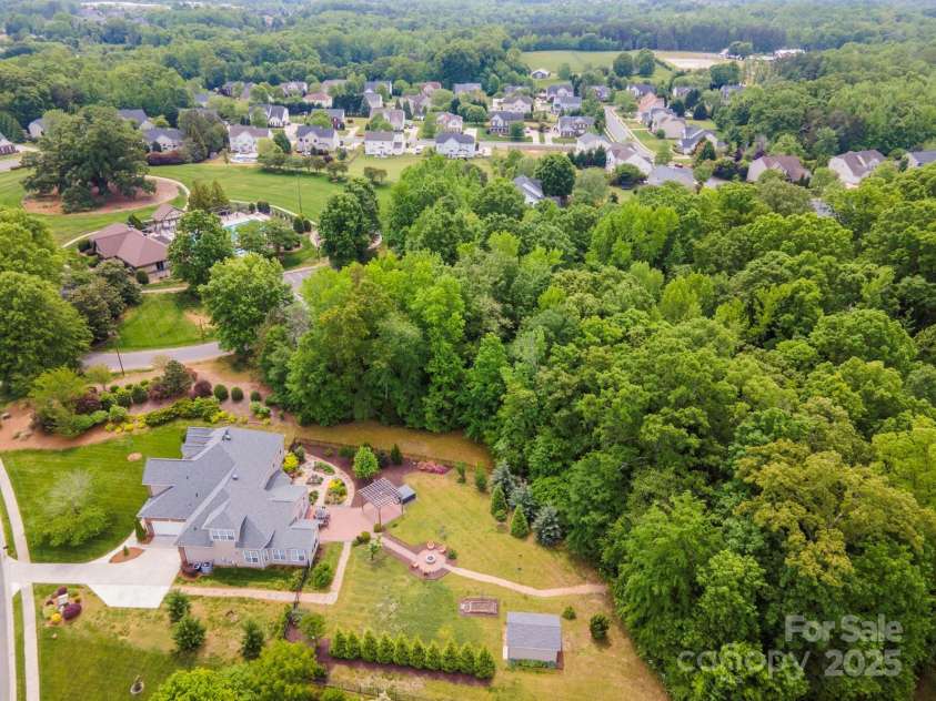 10012 Royal Colony Drive, Waxhaw, NC 28173.  MLS# CAR4250222, YatesRealty ID 8489. Great backyard for entertaining!