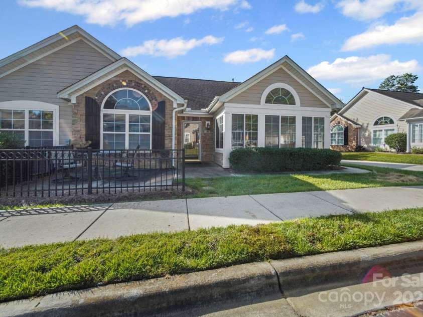 248 Lone Oak Circle, Rock Hill, SC 29732.  MLS# CAR4310437, YatesRealty ID 8489. 