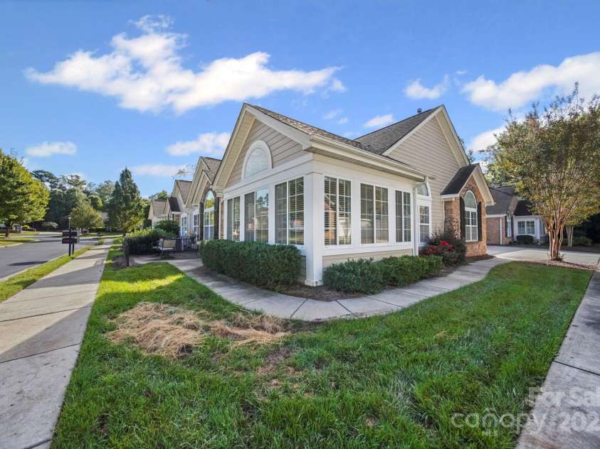 248 Lone Oak Circle, Rock Hill, SC 29732.  MLS# CAR4310437, YatesRealty ID 8489. 