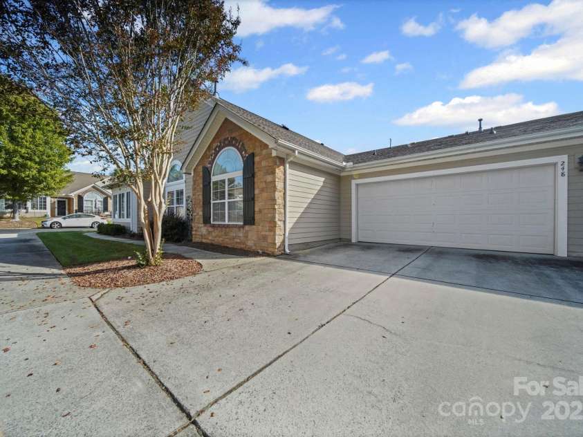 248 Lone Oak Circle, Rock Hill, SC 29732.  MLS# CAR4310437, YatesRealty ID 8489. 